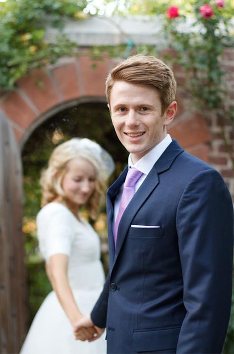 Grooms outfit Navy Suit Purple Tie, Suit Purple Tie, Navy Groomsmen Suits, Navy Groomsmen, Suit Purple, Groom And Groomsmen Attire, Wedding Color Inspiration, Outfits Hombre, Groomsmen Suits