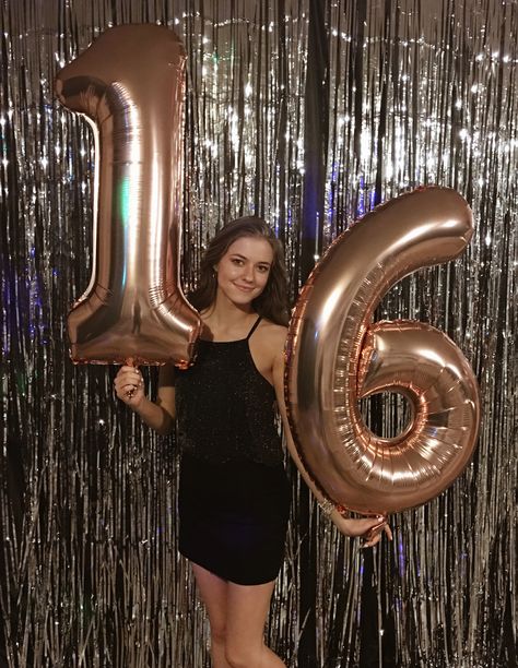 16 Birthday Balloons Sweet 16, 16 Balloons Photoshoot, Sweet 16 Inspo Party, Sweet 16 Balloons, Sweet 16 Ideas, Birthday Party Pictures, 18th Birthday Party Outfit, Sweet 16 Pictures, Birthday Outfit For Teens