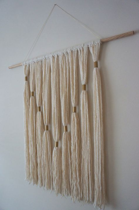 Modern Wall Hanging | Gold Pola Macrame, Yarn Wall Art, Modern Wall Hanging, Astuces Diy, Hemma Diy, Metal Tree Wall Art, Yarn Wall Hanging, Creation Deco, Macrame Ideas