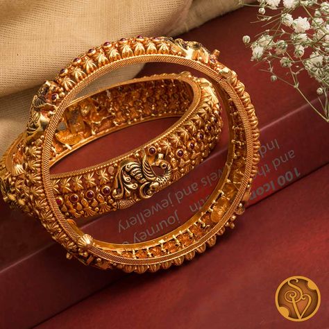 This superbly crafted 22kt gold bangle features an peacock pattern. the jewel also features elegant shaped red antique work on the bangle. Temple Bangles Gold Jewellery, Temple Bangles, Gold Kangan, Solid Gold Bangle, Gold Temple Jewellery, Insta Highlights, Gold Bangles For Women, Choker Designs, Bangles Gold