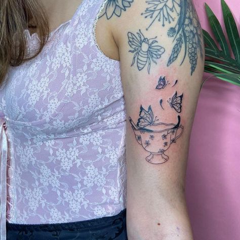 ༺ Bea ༻ on Instagram: “itsy bitsy teacup for an absolute darrlllingg. ThankYOU @_marylandchicken 🧚🏼‍♀️” Floral Tea Cup Tattoo, Dainty Teacup Tattoo, Teacup Stack Tattoo, Teapot And Teacup Matching Tattoo, Floral Teacup Tattoo, Tattoo Inspo, Flower Tattoo, Tattoo Ideas, Tea Cups