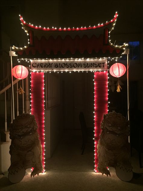 Tokyo Decoration Party, Asian Themed Party, Asian Party Decorations, Tokyo Party, Chinese Gate, Egyptian Party, Chinese Party, Japanese Party, Asian Crafts