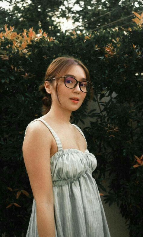 Katherine Bernardo, Kathryn Bernardo Hairstyle, Kathryn Bernardo Photoshoot, Kathryn Bernardo Outfits, Kathryn Bernardo, Casual Chic Outfit, Badminton, Aesthetic Girl, Chic Outfits