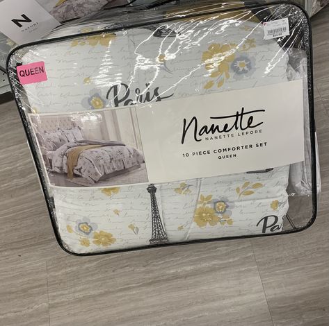 Bedding Packaging, Pillow Packaging, Sewing Gift Ideas, Transparent Packaging, Clothing Packaging, Bed Quilt, Office Guest Room, Instagram Layout, Queen Comforter Sets