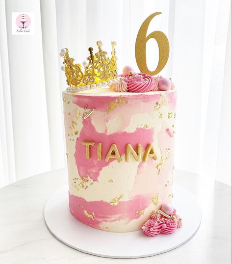 Girly Birthday Cakes For Kids, Cake For Princess, Girly Birthday Cakes, 6th Birthday Cakes, Girly Cakes, Sprinkle Cake, Princess Tiana, Gold Cake, Fresh Cream