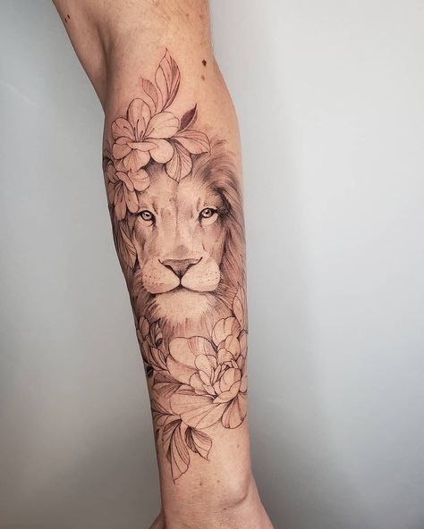 Lion Tattoo With Flowers, Lioness Tattoo, Lion Tattoos, Petit Tattoo, Forearm Tattoo Women, Tattoo Artwork, B Tattoo, Real Tattoo, Eye Tattoo