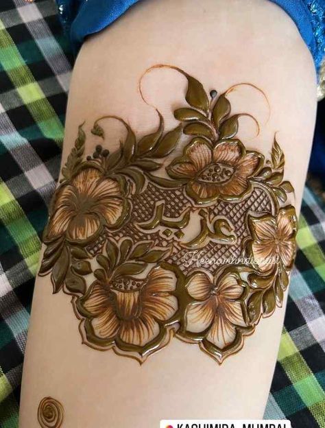 110+ Best Leg Mehndi Design (2023) Bridal Mehandi Dijain For Feet 38 Bridal Rose Mehndi Designs, Mehandi Dijain, Khafif Mehndi Designs, Leg Mehndi Design, Khafif Mehndi Design, Bridal Mehandi, Leg Mehndi, Design Mehndi, Legs Mehndi Design