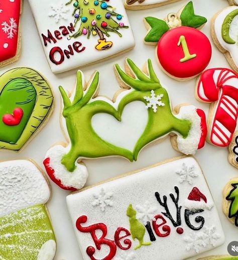 Book Cookies Decorated, Grinch Sugar Cookies Decorated, Hannukah Cookies, Christmas Themed Desserts, Cookie Platters, Grinch Cake, Grinch Cookies, New Years Cookies, Princess Cookies