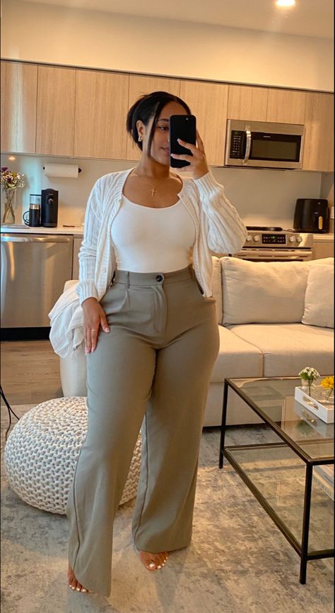 Cute Professional Outfits, Casual Chic Outfits, Fashionable Work Outfit, Look Plus Size, Stylish Work Attire, Professional Outfits Women, Business Casual Outfits For Work, Classy Work Outfits, Classy Casual Outfits