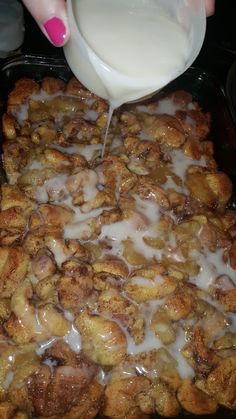 Cinnamon Roll Breakfast Bake, Breakfast Deserts, Cinnamon Roll Breakfast, Thanksgiving Board, Cinnamon Roll Apple Pie, Cinnamon Roll Bake, Apple Cinnamon Rolls, Baked Breakfast Recipes, Cinnamon Recipes