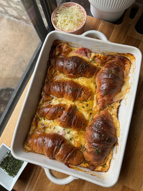 Egg, Ham, & Cheese Croissant Casserole - Choosing Balance Egg Croissant Casserole, Ham Egg Bake, Egg Cheese Croissant, Overnight Ham, Chicken Avocado Pasta, Ham Cheese Croissant, Egg Croissant, Croissant Casserole, Croissant Breakfast Casserole