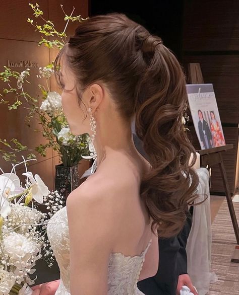 Wedding Korean Hairstyles, Hairdo Ponytail Wedding, Korean Hair Do Wedding, Prom Hairstyles Korean, Korean Hairdo Party, Korean Hairstyle Wedding Bridal Hair, Korean Formal Hairstyle, Korean Hairdo Wedding, Korean Hairstyle Wedding