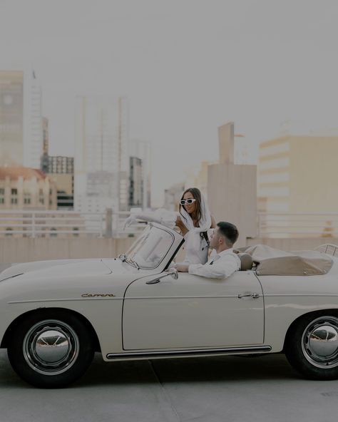 Car Engagement Photos, Modern Engagement Photos, Vintage Engagement Photos, Downtown Photography, Courthouse Wedding Photos, Vintage Car Wedding, Engagement Picture Outfits, City Engagement Photos, Engagement Pictures Poses