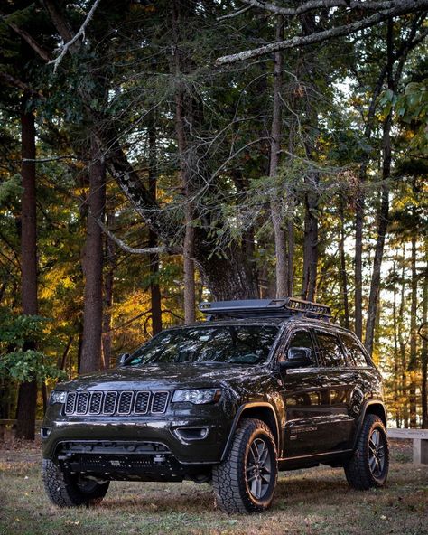 Offroad Trucks 4x4, Jeep Driving, Jeep Grand Cherokee Accessories, Jeep Trailhawk, Jeep Wk, Tactical Truck, Jeep Grand Cherokee Srt, New Jeep, Girly Car Accessories