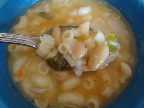 Sopa de feijao Portuguese Bean Soup, Portuguese Soup, Portugal Food, Portuguese Style, Bean Pasta, Portuguese Cuisine, White Bean Soup, The Soup, Cabbage Soup