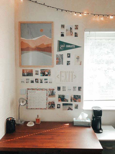 Picture Wall Above Desk, Dorm Room Framed Pictures, Bedroom Desk Wall Decor, Dorm Decor Boho, Wall Collage Above Desk, College Dorm Desk Decor, Collage Above Desk, College Dorm Decor Ideas Wall Decorations, Dorm Wall Inspiration