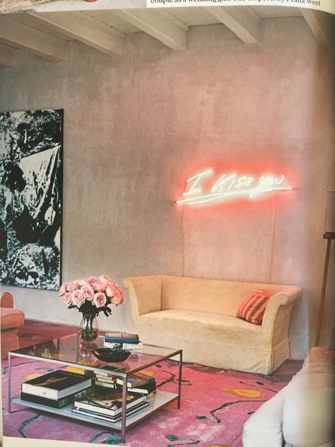 neon lights are my favourite Neon Signs Home, Neon Decor, Funky Home Decor, Décor Boho, Decoration Inspiration, Livingroom Layout, Décor Diy, Vintage Modern, Living Room Interior