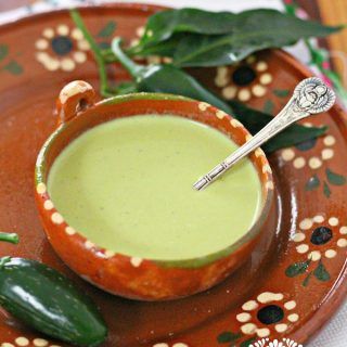 Cómo hacer Salsa Cremosa de Jalapeño │Recetas de comida mexicana Jalapeno Salsa Recipe, Jalapeño Salsa, Mexican Salsa Recipes, Creamy Jalapeno, Jalapeno Sauce, Mexican Salsa, Mild Salsa, Green Salsa, Green Sauce