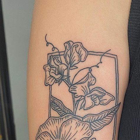 @linesbylau on Instagram: "Poppy and sweet peas for Kelsey!" Pea Tattoo, Sweet Pea Tattoo, Tattoo Black And Grey, Tattoo Black, Sweet Peas, November 2, Black And Grey Tattoos, Sweet Pea, Black Tattoos