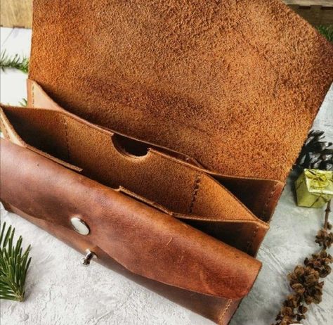 Couture Cuir, Diy En Cuir, Diy Leather Projects, Leather Wallet Pattern, Brown Leather Wallet, Bag Sewing, Women Wallet, Handmade Leather Wallet, Leather Projects