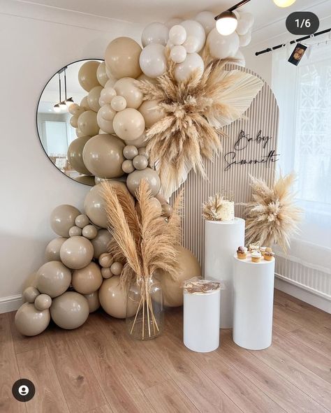 White And Beige Party Decorations, Boho Chic Balloon Garland, Bohemian Decorations Party, Bohemian Party Ideas Decoration, Blush Pink Party Decorations, Neutral Fall Party Decor, Pampas And Balloon Backdrop, Beige Aesthetic Birthday Party, Boho Bday Decor