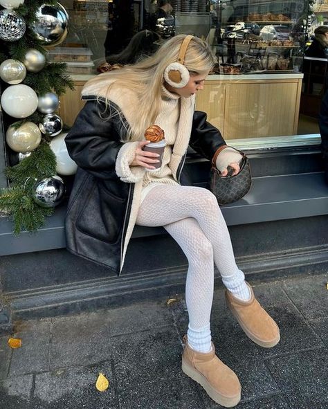 Snow Outfits For Women, Outfit With Uggs, Uggs Outfits, Comfy Outfits Winter, Cute Thanksgiving Outfits, Look Adidas, Estilo Indie, Skandinavian Fashion, Winter Outfits Cold