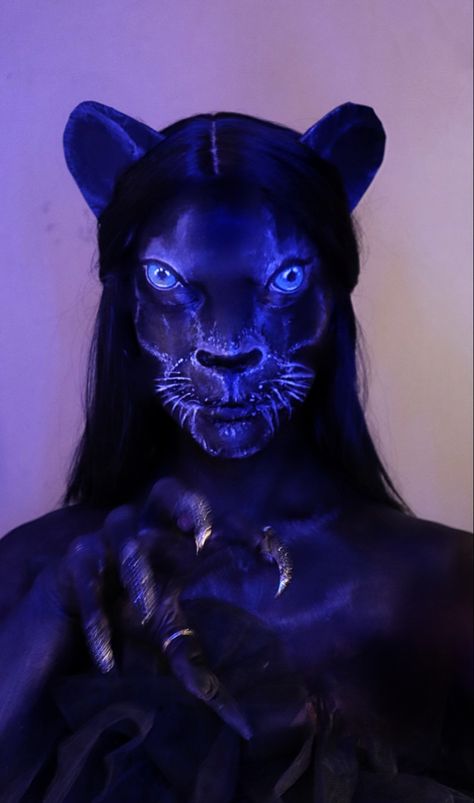 Realistic Cat Makeup, Panther Makeup Halloween, Animal Makeup Halloween, Black Panther Makeup, Black Cat Face Paint, Animal Makeup Looks, Feline Makeup, Panther Makeup, Sloth Makeup