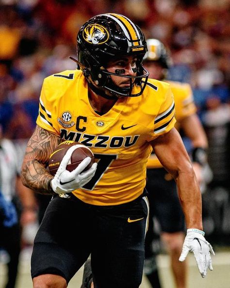 Mizzou Football on Instagram: "RB1 makes his name on the ESPN All-America team as a 𝑭𝑰𝑹𝑺𝑻 𝑻𝑬𝑨𝑴 RB 💪😤 #MIZ 🐯🏈" Wallpapers Football, Mizzou Football, Mizzou Tigers, Missouri Tigers, Dream School, Football Equipment, Arizona Diamondbacks, Ncaa Football, One Team