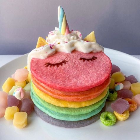 Unicorn Pancakes, Pancakes For Kids, Rainbow Baking, Birthday Pancakes, Rainbow Pancakes, Rainbow Waffles, Unicorn Desserts, Food Art For Kids, Kawaii Dessert