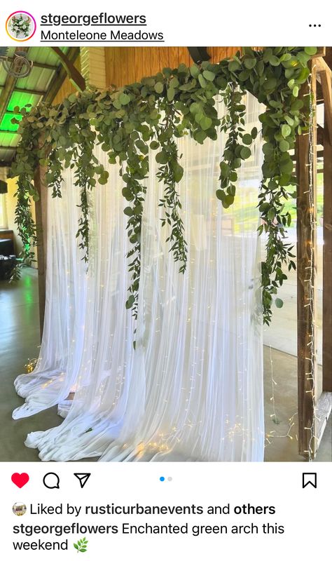 Arbor Ideas Wedding Eucalyptus, Greenery Arch, Christmas Wedding Inspiration, Pine Leaf, Centerpieces Diy, Wooden Arch, Wood Backdrop, Wedding Altars, Wedding Centerpieces Diy