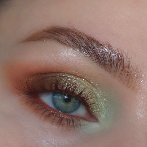 🥑 @colourpopcosmetics crème gel liner in get paid (PR), sage the day palette @charlottetilbury dream pop mascara @judydoll_official brow pen 🏷️ #cppartner #eyeshadow #makeupinspo #greenmakeup #stpatricksdaymakeup #eyeshadowlook 🔍 colourpop sage the day eyeshadow inspo st patrick’s day makeup ideas green eye makeup Sage The Day Colourpop Looks, Douyin Blush Trend, Douyin Blush, Makeup Ideas Green, Green Eyeshadow Palette, Korean Blush, Western Makeup, Wedding Makeup For Blue Eyes, Green Eye Makeup