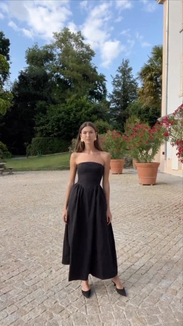 DISSH on Instagram: "Muse • @dcopperman styles the Hyland Strapless Midi Dress. ⁠ ⁠ Explore new arrivals online and in selected stores now. ⁠ #DISSH" Black Strapless Midi Dress, Wedding Guest Dress Midi, Fashion 1990s, Fashion 1960s, Strapless Midi Dress, Trending Fashion Outfits, Black Wedding Dresses, Black Gown, Australian Fashion