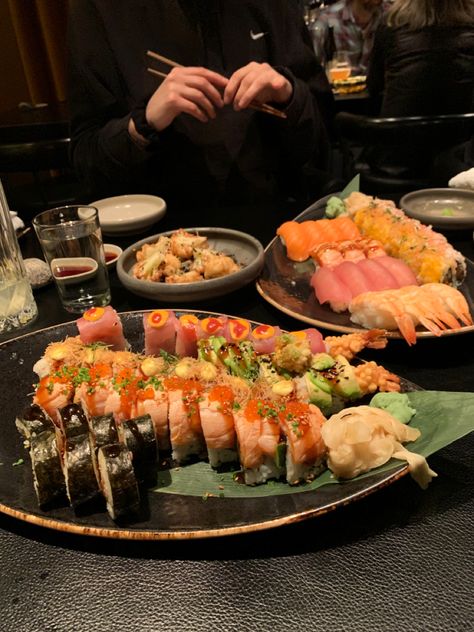 Sushi Date, Sushi Love, Best Sushi, Food Babe, Japan Food, Food Obsession, Health Diet, Korean Food, Pretty Food