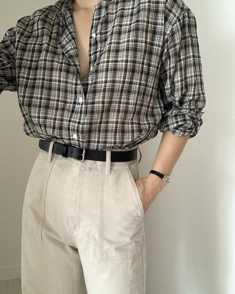 Korean Male Casual Outfit, Aesthetic Guy Outfits, Black Outfit Men, Plaid Outfits, Mens Casual Dress Outfits, Men Stylish Dress, Mens Outfit Inspiration, Fashion Suits For Men, Mens Casual Dress