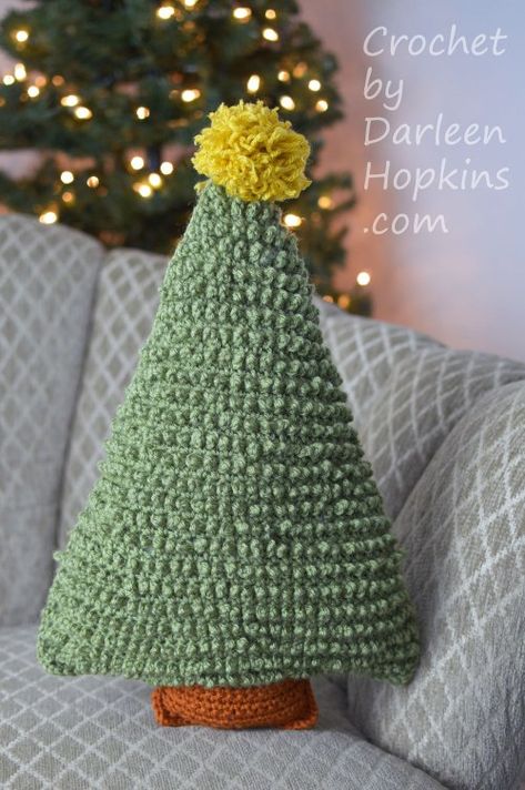 Textured Christmas Tree pillow crochet pattern by Darleen Hopkins #christmascrochet Christmas Tree Pillow Pattern, Crochet Christmas Tree Pillow, Tree Pillow Pattern, Crocheted Pillows, Crochet Christmas Garland, Holiday Crochet Patterns, Crocheted Things, Crochet Christmas Tree, Crochet Holiday