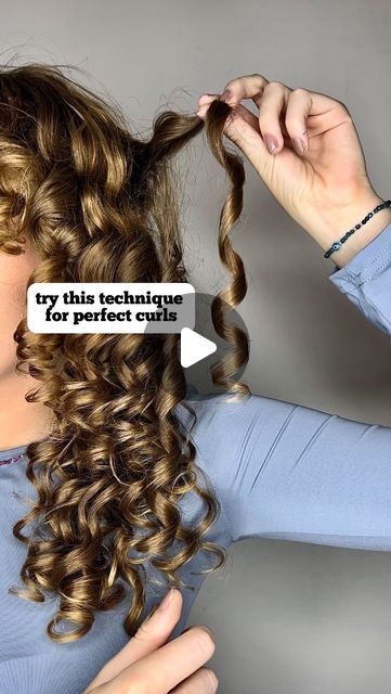 Finger Curling Hair, Ringlet Curls Hairstyles, Cute Curly Hairstyles For Medium Hair, Wavy Hair Tips, Hair Fails, Ringlet Curls, Finger Curls, Big Curls, Curly Girl Method