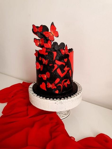 Red Butterfly Cake, Cake Wafer Paper, Wafer Paper Butterflies, Gel Colors, Butterfly Cake, Butterfly Cakes, Paper Butterflies, Red Butterfly, Wafer Paper