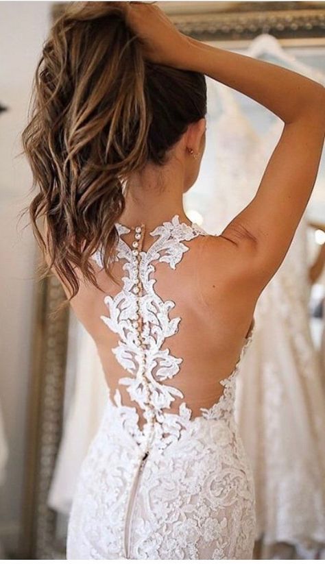 Trend Tattoo, Lace Back Wedding Dress, Back Wedding Dress, Top Wedding Dresses, Backless Wedding, Wedding Forward, A Wedding Dress, Wedding Dress Trends, Vestidos Vintage