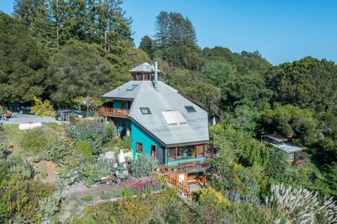 The Hummingbird Haven - Guest suites for Rent in Aptos, California, United States - Airbnb Aptos California, Flies Outside, Guest Suite, Hummingbirds, 2 Beds, Beautiful Views, For Rent, Oasis, United States