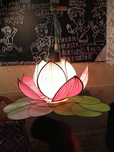 Lotus lantern Lotus Bedroom, Lotus House, Lotus Lantern, Lantern Making, Lotus Flower Drawing, Diwali Lantern, Lotus Sculpture, Flower Cafe, Paper Lanterns Diy