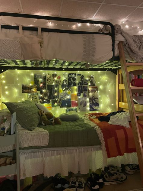 Bunk Beds Room Decor, Small Bunk Bedroom Ideas, Bunk Bed Aesthetic Room, Bottom Bunk Ideas, Bunk Bed Aesthetic, Bunk Bed Rooms Decor, Bunkbed Decor, Bunk Bed Decor, Bunk Bed Decorating Ideas