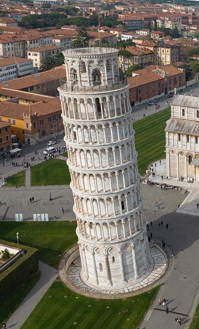 Secrets of Historical Monuments Around the World – Facts and DIY Italy Leaning Tower Of Pisa, Pisa Tower, Galileo Galilei, Giorgio Vasari, Byzantine Architecture, Romanesque Architecture, Round Tower, Tower Of Pisa, Toscana Italia