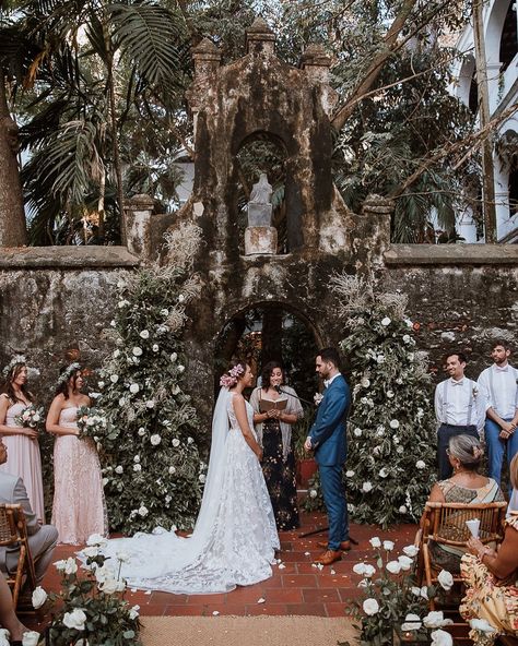 Caribe Cordial Cartagena on Instagram: “Ceremony time in M A G I C venues like this 🍃❤️🍃 #Caro&Canay •• 📸 by @verolarmz_vr @vduquefoto | •• • Design & Decor by…” Wedding Cartagena, Cartagena Wedding, Colonial Mansion, Mansion Wedding, Cordial, San Pedro, Design Decor, Wedding Inspo, Mansion