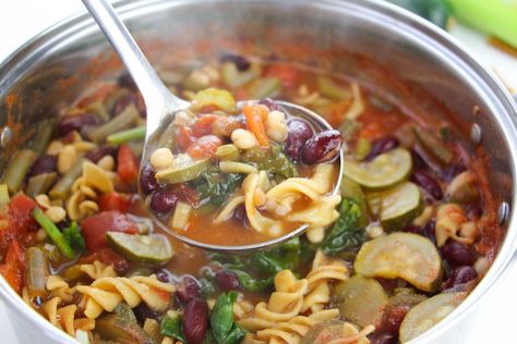 minestrone ladel Stanley Tucci Recipes, Tucci Recipes, Best Minestrone Soup Recipe, Olive Garden Minestrone, Easy Minestrone Soup, Easy Minestrone, Soup Recipes Healthy Vegetarian, Olive Garden Minestrone Soup, Minestrone Soup Easy