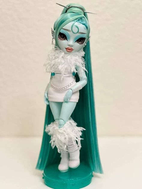 Custom Rainbow High Dolls, Rainbow High Restyle, Rainbow High Custom, Doll Restyle, Doll Customs, Doll Customization, Monster High Doll Clothes, Dolls Cute, Walpapers Cute