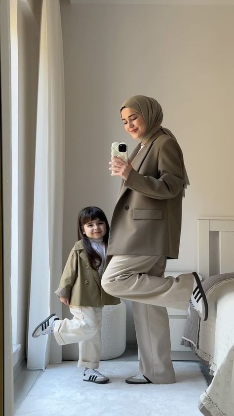 Hijab Family, Hijabi Aesthetic Outfits, Stylish Outfits Casual, Mom Daughter Outfits, Mother Daughter Outfits, Muslim Outfits Casual, Mode Abaya, Hijabi Aesthetic, Hijabi Style