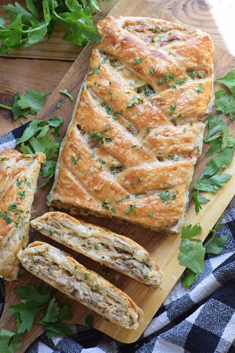 Creamy Mushroom Puff Pastry Braid - Julia's Cuisine Mushroom Puff Pastry, Mushroom Puff Pastry Recipes, Puff Pastry Braid, Types Of Pastry, Puff Pastry Filling, Creamy Mushroom Sauce, Pastry Pie, How To Cook Mushrooms, Puff Pastry Sheets