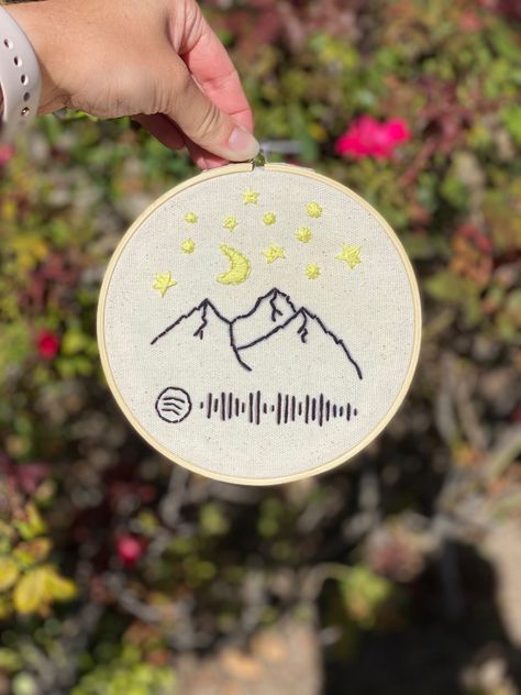 Polaroid Embroidery, Embroidery Camera, Embroidery Hoop Decor, Tea Towels Embroidery, Spotify Code, Embroidery Bracelets, Gift For Anniversary, Quirky Decor, Sewing Embroidery Designs