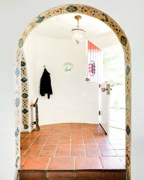 Painted Arched Doorway, Painted Door Archway, Arch With Tiles, Tiled Archway Kitchen, Doorway To Archway, Stencil Archway, Stenciled Archway, Painted Archway Between Rooms, Paint Archway