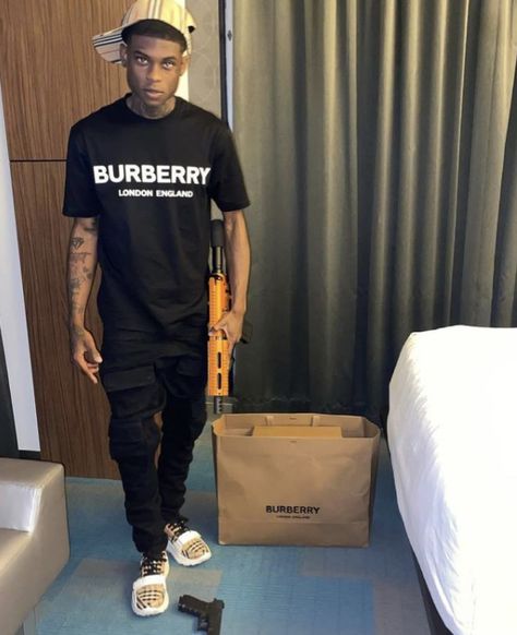 Mens Burberry Outfit, Burberry Men Outfit, Guy Fits, Drip Outfit Men, Burberry Outfit, Mens Wearhouse, Black Men Fashion Swag, Black Men Street Fashion